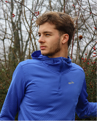 Photo d'un homme portant une veste bleue